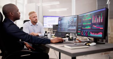 Veri Analizi Kullanan Afrikalı Amerikalı Veri Analisti KPI Kontrol Paneli