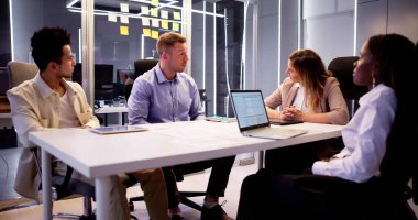 Ofis Yönetim Kurulu Toplantısı. Etkili takım çalışması