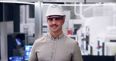 Endüstriyel İş ve Fabrika Teknisyeni Güvenlik Üniforması