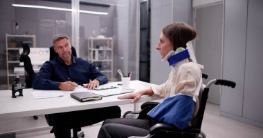 Sosyal Hizmetler Tazminatı: Sigorta, Yaralanma, Kaza; Avukatın Desteği