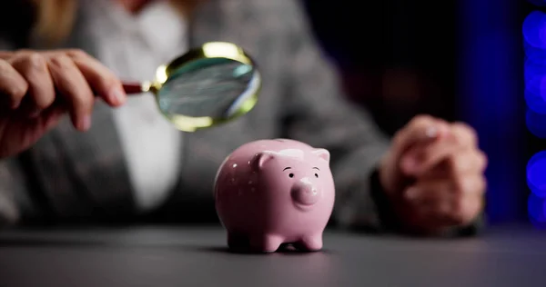 Business Woman Saving Money Piggybank Budget — Stock Photo, Image