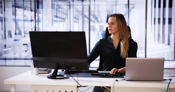 Businesswoman Using Business Computer Office Workplace — Stock fotografie
