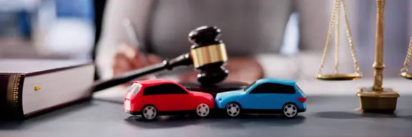 Justice Action Lawyer Advocates Wooden Car Auction Auto Accident — Stock Photo, Image