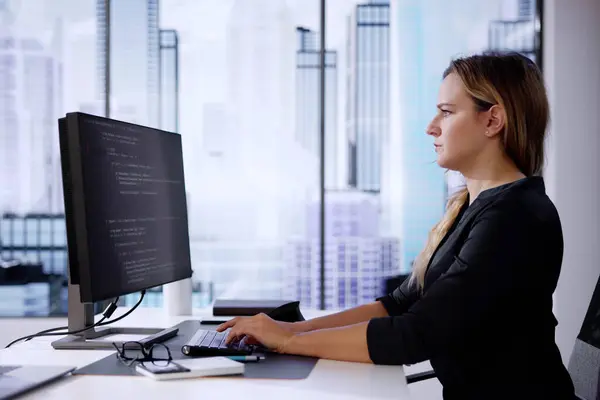 Web Developer Codering Computer Code Ontwikkelen — Stockfoto