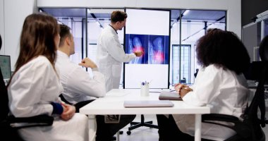 Radyolog Doktor Grup Konferansı Ayakları Xray ile