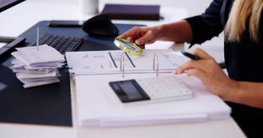 Denetleyici Dolandırıcılık Şirketi Büyüteç Kullanıyor