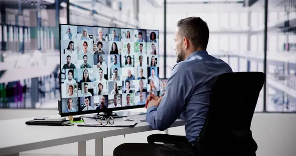 Εικονική Υβριδική Συνάντηση Στο Γραφείο Business Man Video Conference — Φωτογραφία Αρχείου