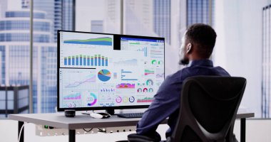 Veri Analizi Kullanan Afrikalı Amerikalı Veri Analisti KPI Kontrol Paneli