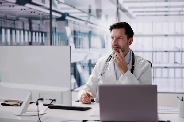 Shocked Mature Male Doctor Looking Computer Screen — Stock Photo, Image