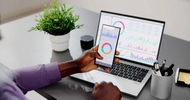 Veri Analizi Kullanan Afrikalı Amerikalı Veri Analisti KPI Kontrol Paneli