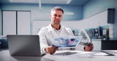 Yirmilik Diş Diş röntgeni. Dişçi Radyolog Doktor