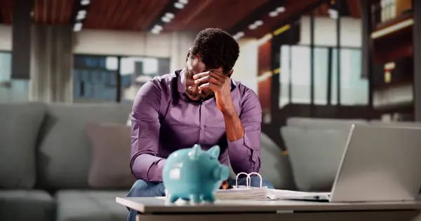 Zwarte Afrikaanse Accountant Man Doet Tax Consulting Boekhouding Werk — Stockfoto