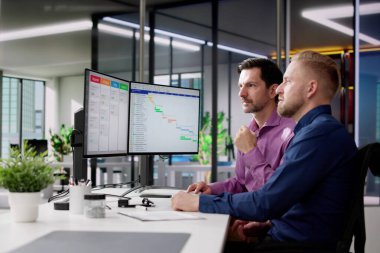 Dizüstü bilgisayardaki Kanban Proje Yönetimi Yazılımı. Dijital Takvim Zamanlaması