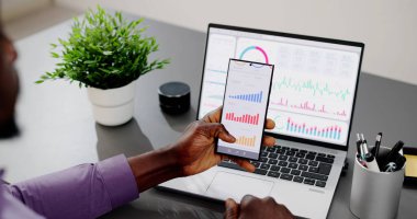 Veri Analizi Kullanan Afrikalı Amerikalı Veri Analisti KPI Kontrol Paneli