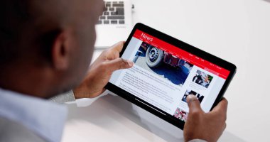 Tablet 'te Gazete Yazısı Okumak. Haber Medyası