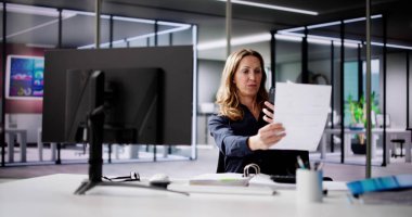 Belge fotoğrafı ya da telefonla fotoğraf çekmek. Akıllı Telefon Optik Belgesi