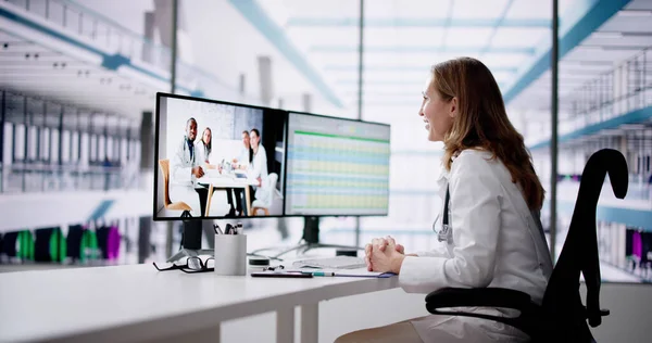 Médico Usando Tecnología Videoconferencia Aprendizaje Electrónico Línea —  Fotos de Stock