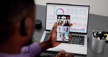 Çevrimiçi Video Konferansı İzleme Öğrenme Giysi Toplantısı