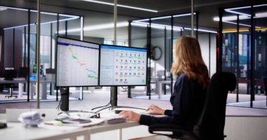 Çalışan Takvim Zamanlaması ve Personel Sayfası Üzerinde Çalışıyor