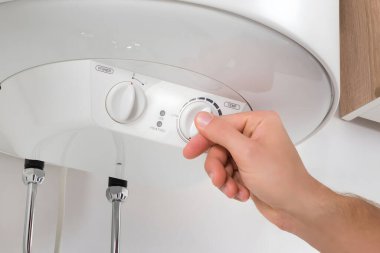 Isıtma için elektrikli su ısıtıcısının bakımı ve kurulumu