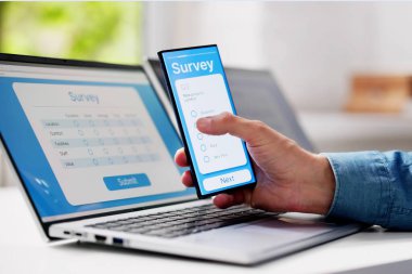 Dijital Çevrimiçi Araştırma Formu Cep Telefonu Ekranında