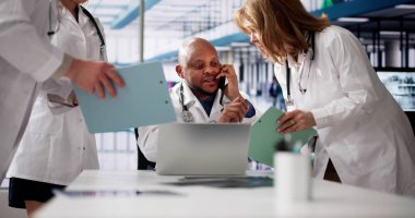 Ofisteki işyerinde stres. İş Başağrısı