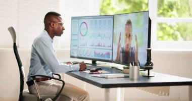 Bilgisayarda Dijital Çevrimiçi Video Konferansı Webinar