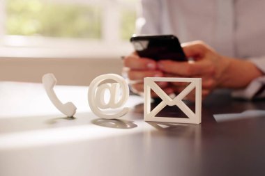 Posta Pazarlama ve Sosyal Medya Postasıyla İletişim Kurun