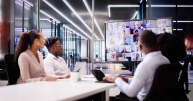 Toplantıda Çevrimiçi Görüntü Konferansı Çağrısı