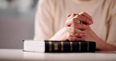 Kutsal İncil 'in Kadın Eli Kitabı. Hıristiyan Duası