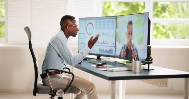 Bilgisayarda Dijital Çevrimiçi Video Konferansı Webinar