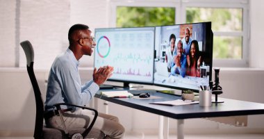 Melez Laptop 'ta Sanal Video Konferansı Sohbeti