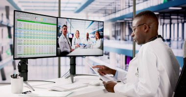 Çevrimiçi Elearn Video Konferansı Teknolojisi Kullanan Tıp Doktoru