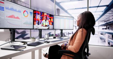 Depo İşçisiyle Çevrimiçi Görüntü Konferansı Çağrısı