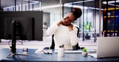İşyeri Sağlığının Artırılması: Ofiste Yoksul Ergonomik 'ten muzdarip Afro-Amerikalı Kadın, Üretim ve Fiziksel Sağlığa Etki Etkisi