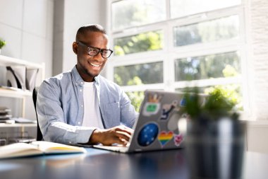 The Digital Marketing Wizard: A Young Designer Crafting Kullanıcı Arayüzü Prototipleri