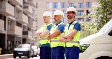 Birlikte Bina: Gülen İnşaat Yöneticisi İnşaat Alanı portresi, liderlik, mimarlık, takım çalışması, ilerleme üzerine Mutlu Gelişim Projesine Önderlik Etti