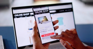 Çevrimiçi Ticaret Web Sitesi Dizüstü bilgisayardan Alışveriş