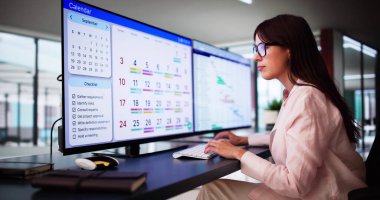 Çalışan Takvim Zamanlaması ve Personel Sayfası Üzerinde Çalışıyor