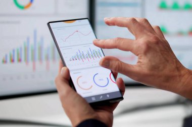 Smartphone 'da Öngörü İşletmesi KPI Veri Teknolojisi Kontrol Paneli