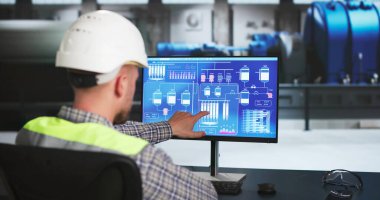 Enerji Santrali Elektrik Üretiminde Çalışan Adam