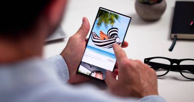 Çevrimiçi Sosyal Telefon Uygulaması. Çalkalanan Adam