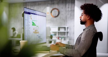 Bilgisayar Ekranındaki Teknik Zamanlama Listesi. Gantt Takvimi