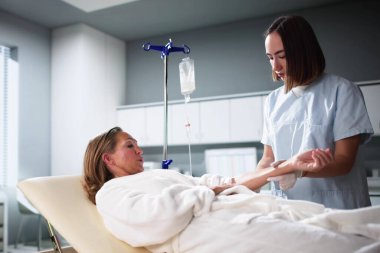 Kadın Kanına Vitamin Terapisi IV Drip Enfüzyonu