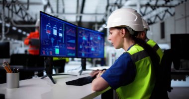 Scada Masaüstü Yazılımı Üretim Hattı 'ndaki bilgisayarda