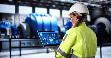 Elektrik Santralinde Çalışan Kadın Üretimi