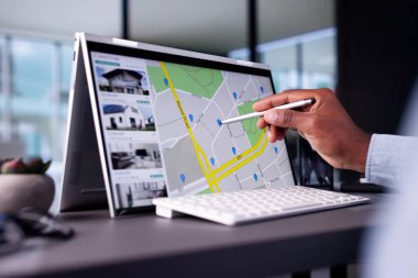 Afrikalı Amerikalı Web Geliştirici Programcısı. Kodlama Yazılımı