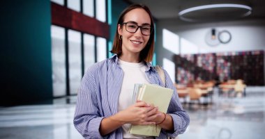 Üniversite Kütüphanesi 'nde Öğrenim. Üniversite Eğitim Portresi