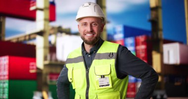 Kargo işi teknisyeni üniformalı. Dışarıya Aktarma Yönetimi