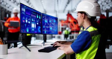 Scada Masaüstü Yazılımı Araba Üretim Hattı 'ndaki bilgisayarda